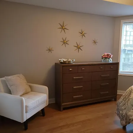 Beautiful Big 3 Bedroom Quiet Apt Near Downtown
