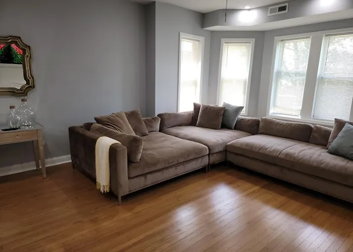 Beautiful Big 3 Bedroom Quiet Near Downtown