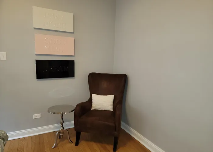 Beautiful Big 3 Bedroom Quiet Near Downtown