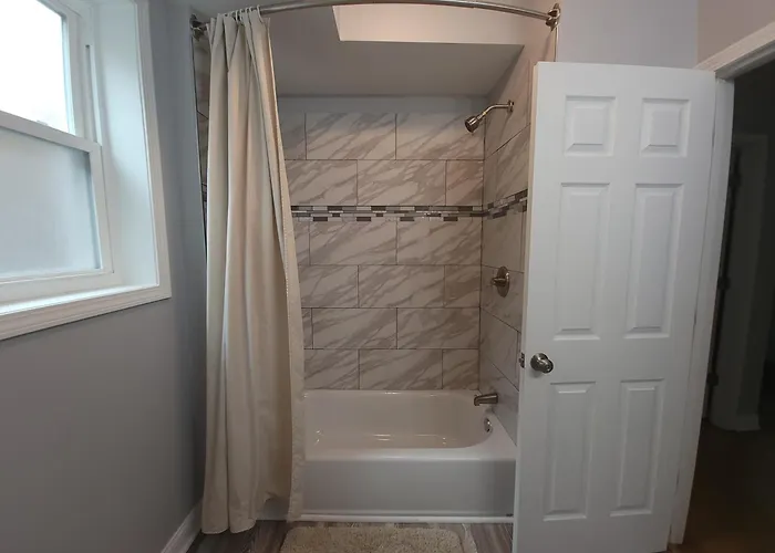 Beautiful Big 3 Bedroom Quiet Near Downtown Apartment Chicago