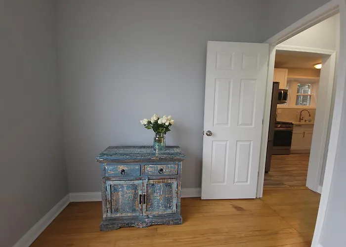 Beautiful Big 3 Bedroom Quiet Near Downtown