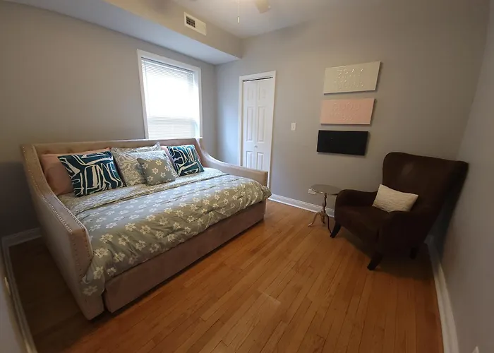 Apartment Beautiful Big 3 Bedroom Quiet Near Downtown