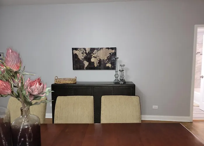 Apartment Beautiful Big 3 Bedroom Quiet Near Downtown Chicago