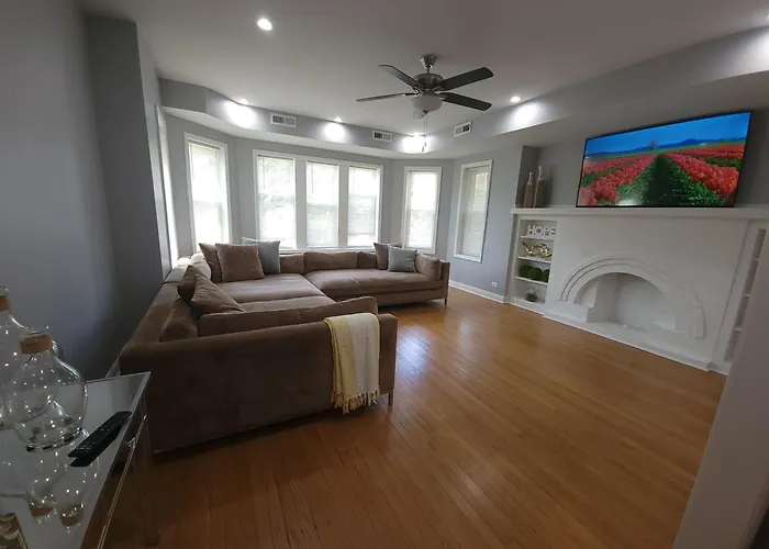 Beautiful Big 3 Bedroom Quiet Near Downtown