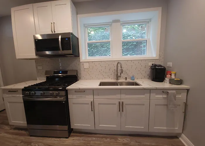 Apartment Beautiful Big 3 Bedroom Quiet Near Downtown *