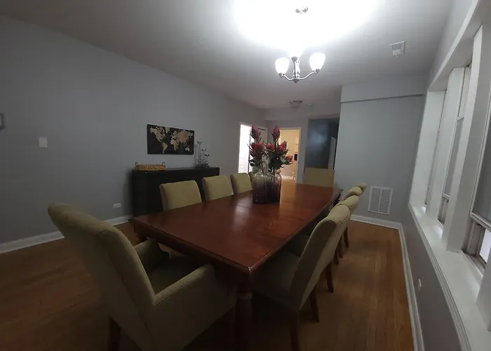 Beautiful Big 3 Bedroom Quiet Near Downtown Apartment Chicago