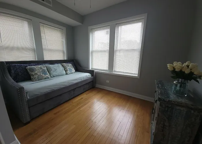 Beautiful Big 3 Bedroom Quiet Near Downtown