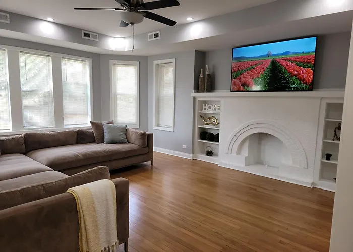 Apartment Beautiful Big 3 Bedroom Quiet Near Downtown *