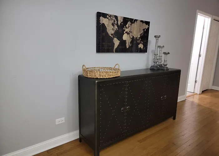 Beautiful Big 3 Bedroom Quiet Near Downtown *