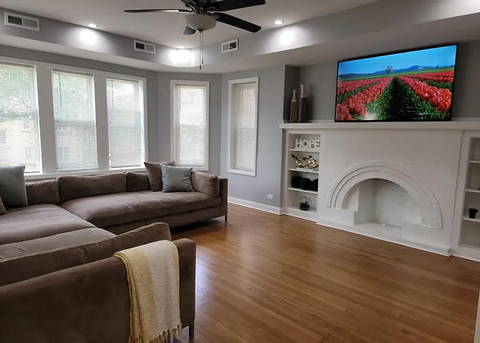Beautiful Big 3 Bedroom Quiet Near Downtown *