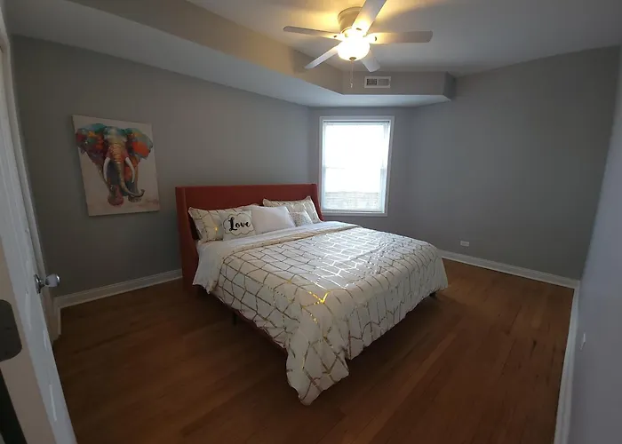 Apartment Beautiful Big 3 Bedroom Quiet Near Downtown Chicago