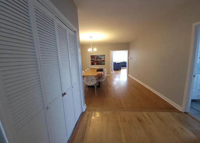 Beautiful Big 3 Bedroom Quiet Near Downtown Apartment