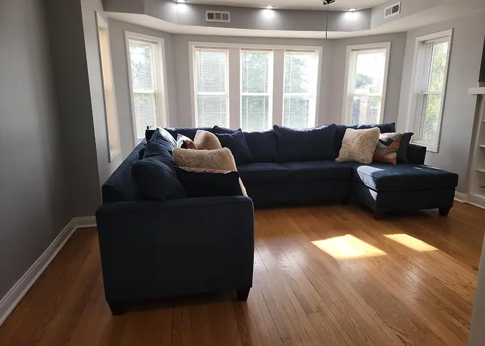 Apartment Beautiful Big 3 Bedroom Quiet Near Downtown