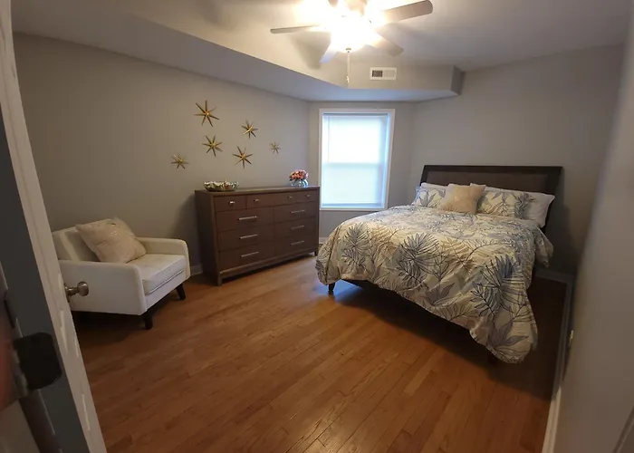 Apartment Beautiful Big 3 Bedroom Quiet Near Downtown