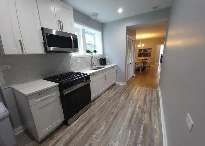 Apartment Beautiful Big 3 Bedroom Quiet Near Downtown Chicago